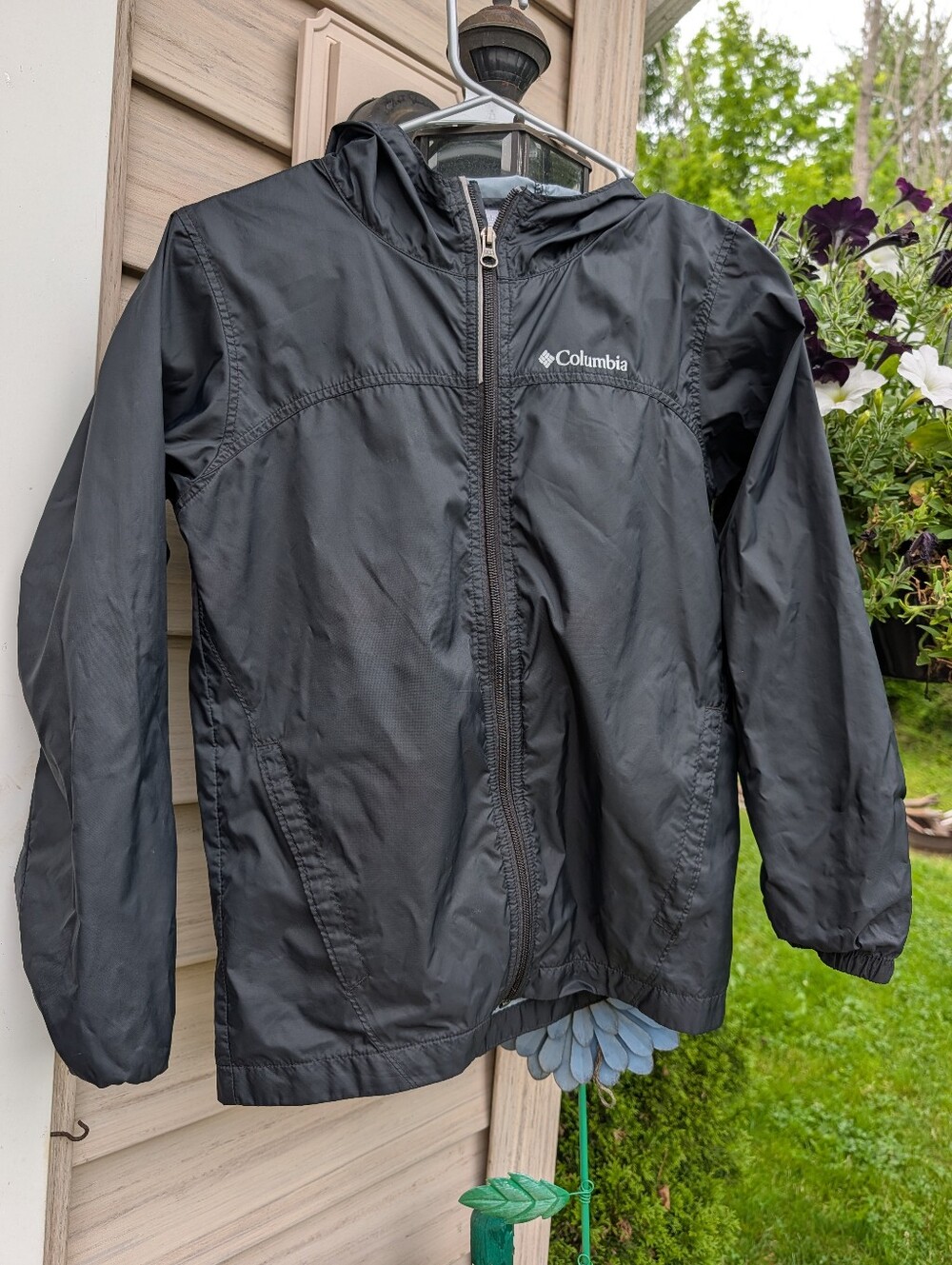 Columbia Black  Hooded Windbreaker Jacket Size Medium